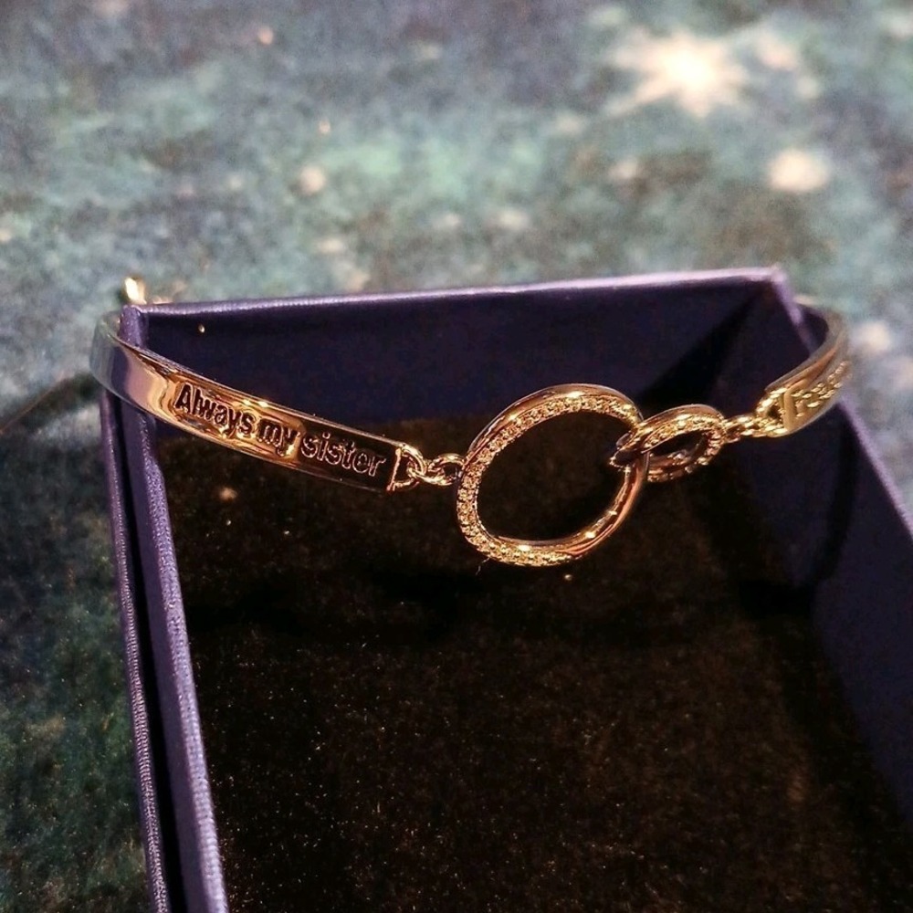 Beautiful Silver Tone Circle Bracelet Sister Crystal‎ Accents Adjustable